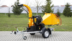 Chipper with petrol engine on braked chassis LS 100/27 CB